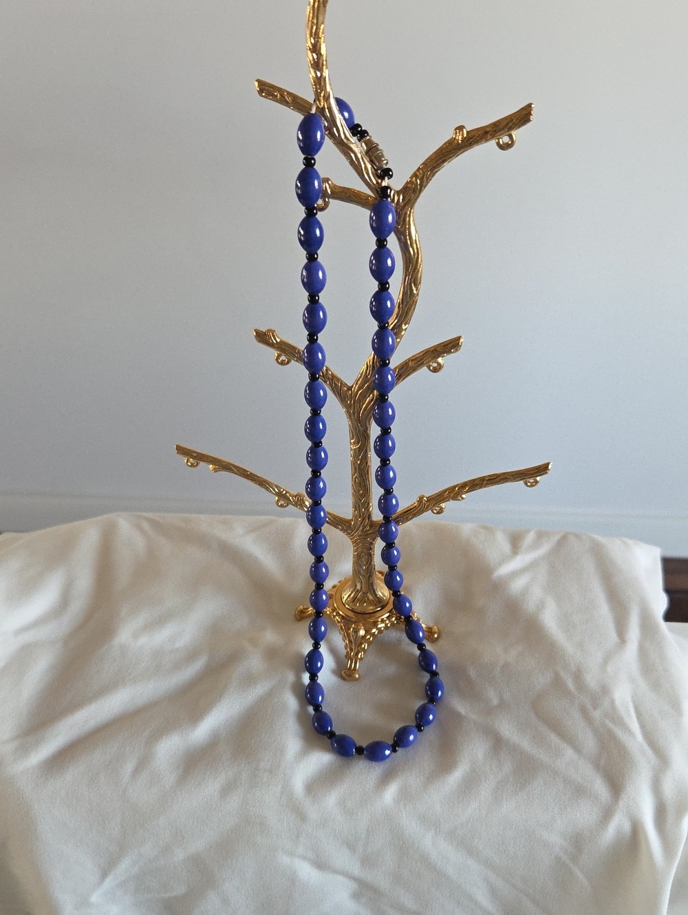 Vintage Royal Blue & Black Oval Bead Strand Necklace | Screw Barrel Clasp Retro